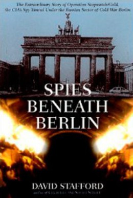 Постер фильма Шпионы в берлинском туннеле (2011)
